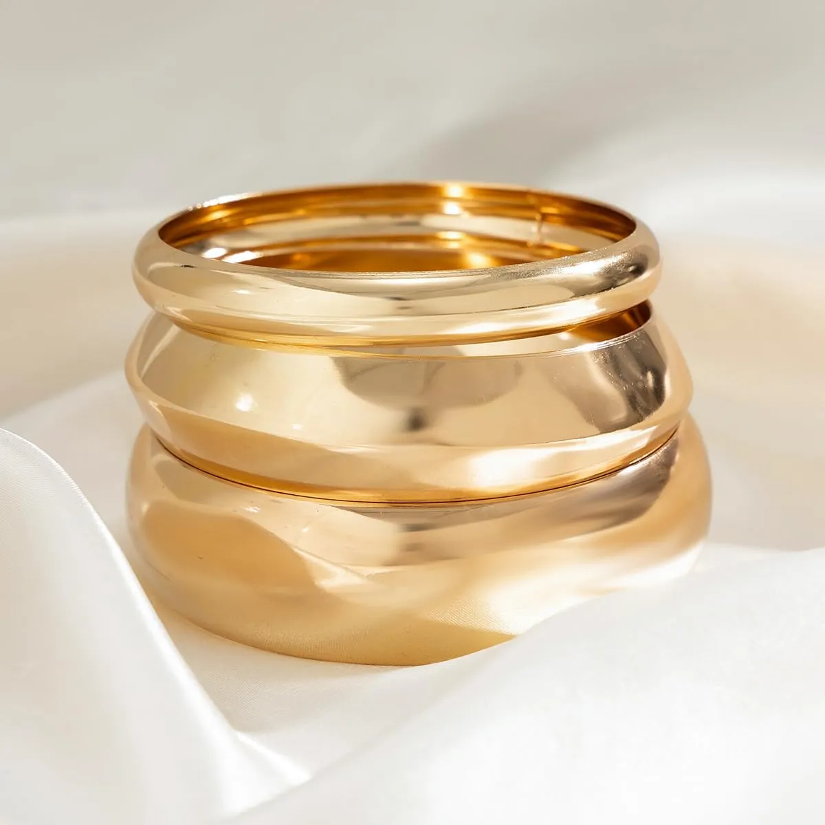 3PCS Chunky Gold Bangle Bracelets Trendy Wide Chunky Cuff Bangles Bracelets Gold Stackable Bracelets Jewelry for Women