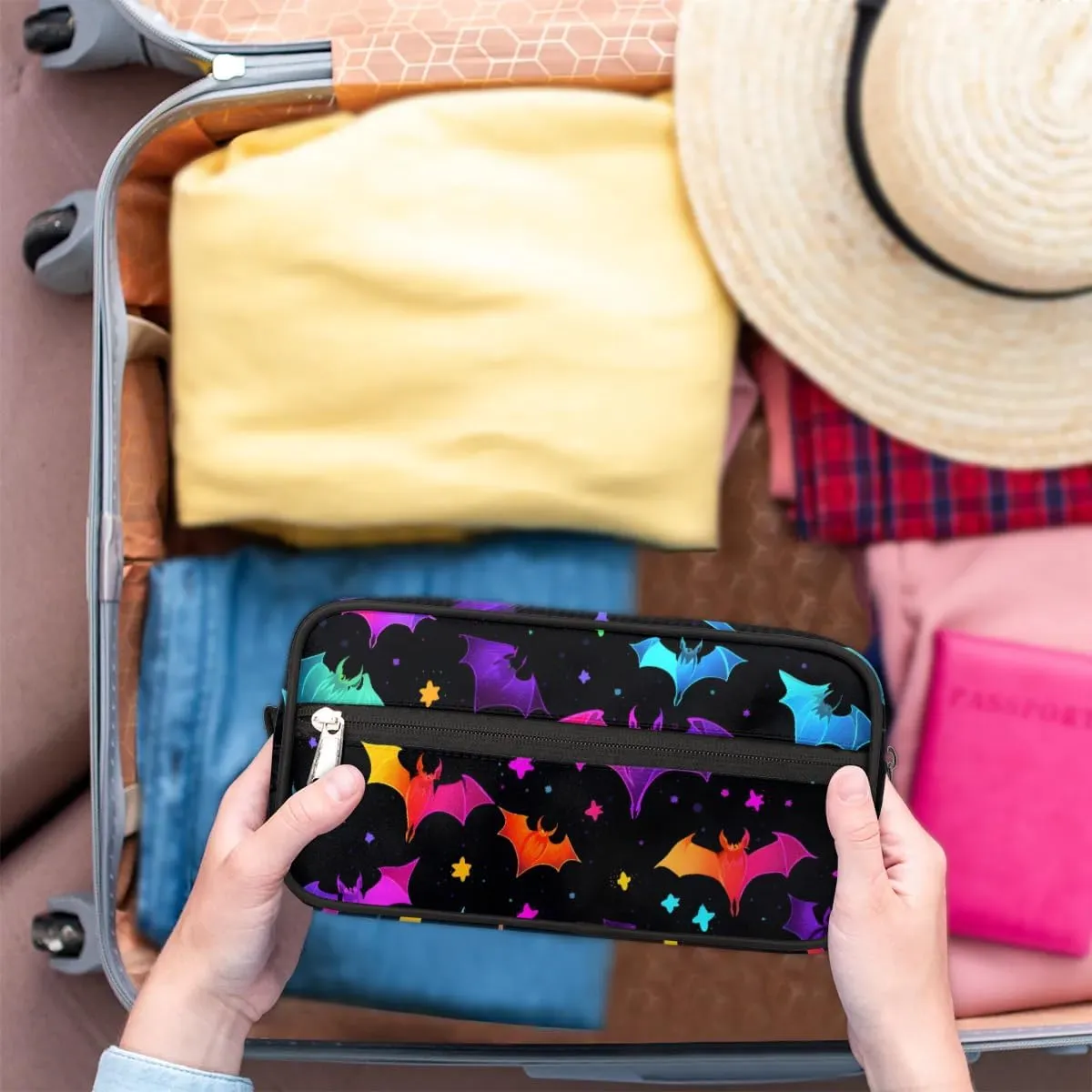 Travel Toiletry Bag for Women Men Colorful Bats Halloween Hanging Cosmetic Bag Waterproof Makeup Bag for Shaving Makeup Toothbrush & Travel Essentials